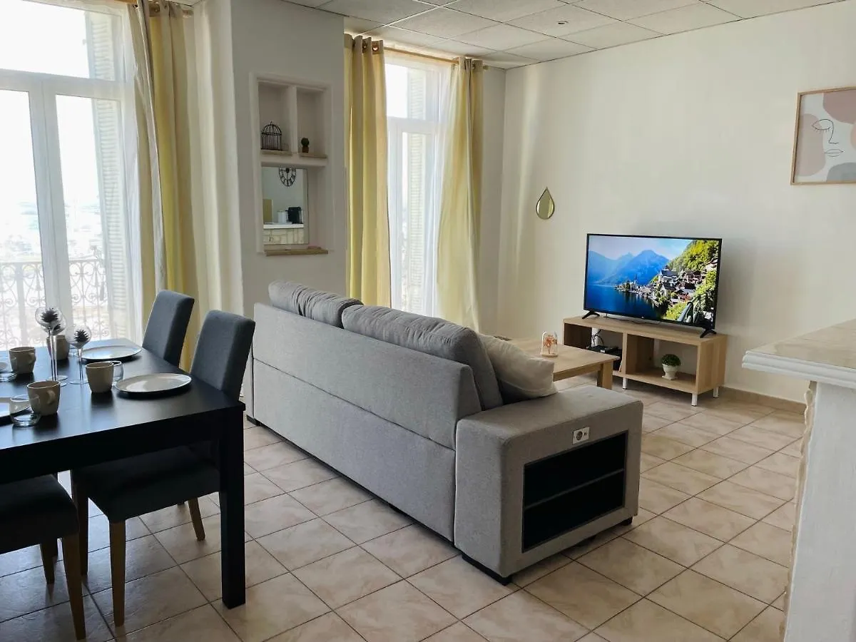 Cannes : Agreable Et Lumineux Appartement Vue Mer
