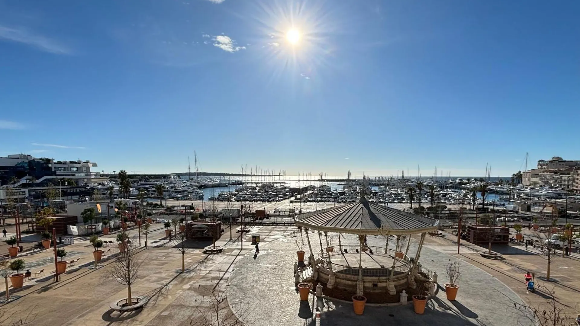 Cannes : Agreable Et Lumineux Appartement Vue Mer location