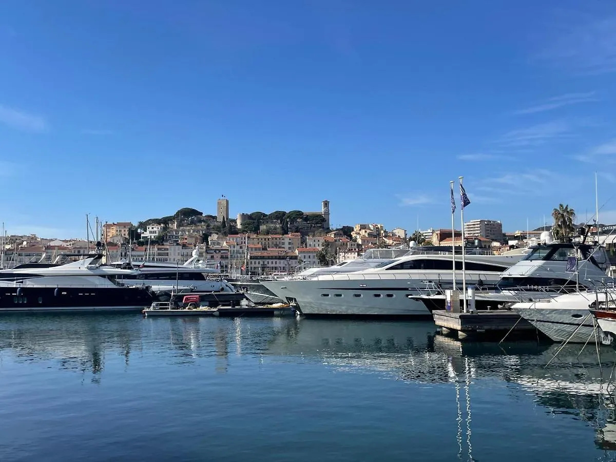 Apartment Cannes : Agreable Et Lumineux Appartement Vue Mer